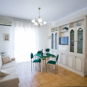 https://a-casa-di-rossella.sicilyhotelsitaly.net